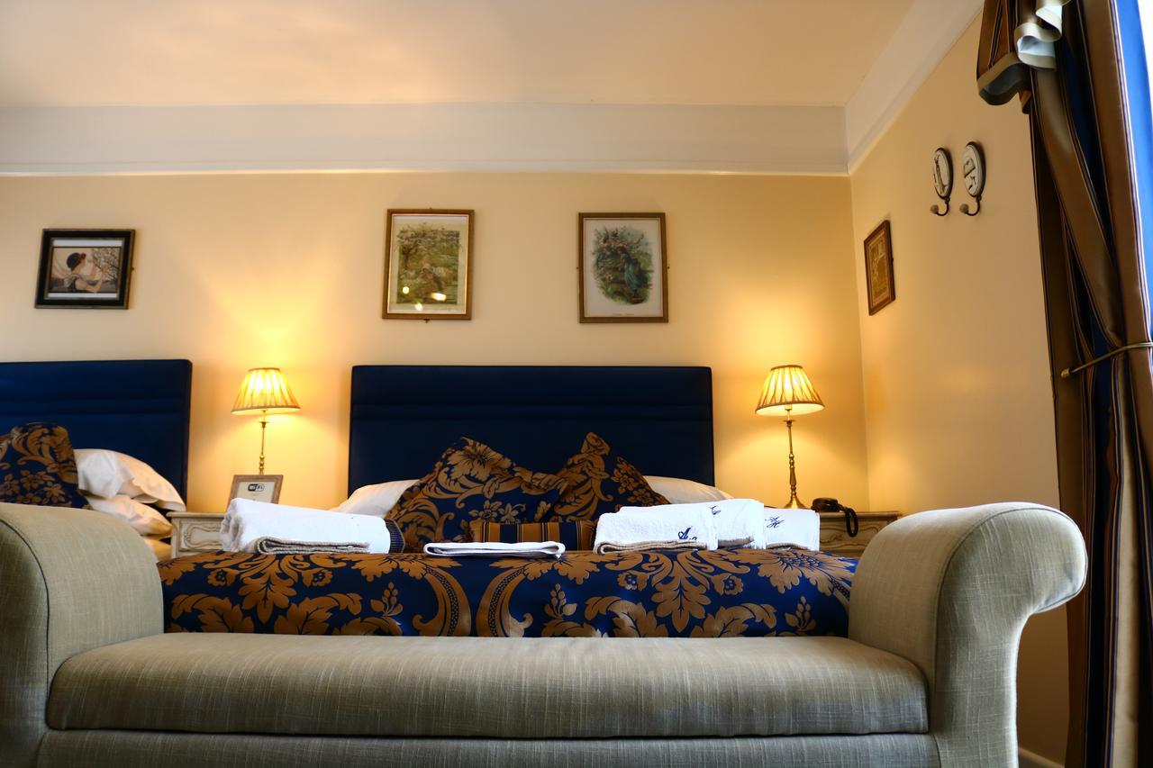 Abbington Hotel Стивънидж Екстериор снимка
