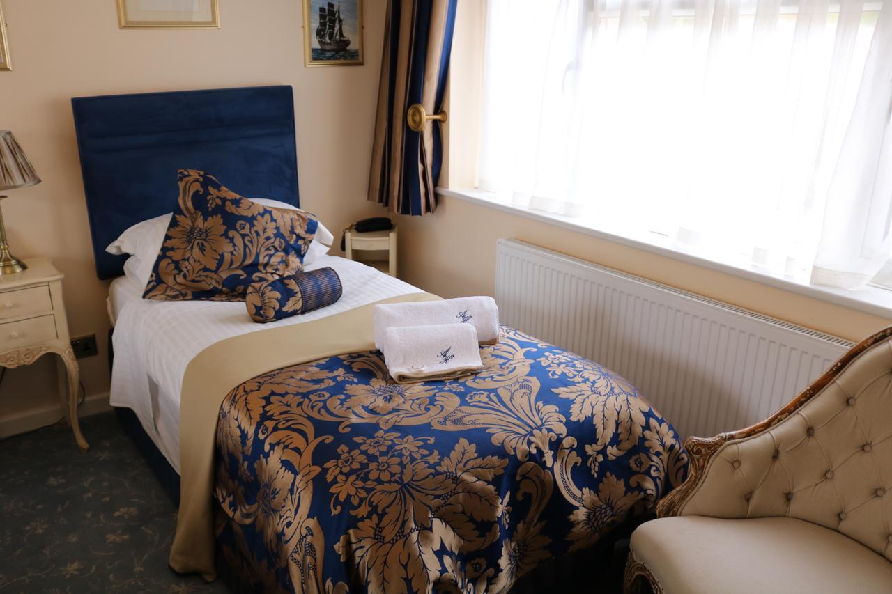 Abbington Hotel Стивънидж Екстериор снимка